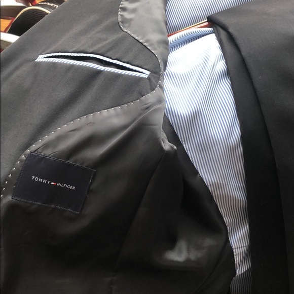 Solid black 42L Tommy Hilfiger suit with pants - Picture 2 of 6